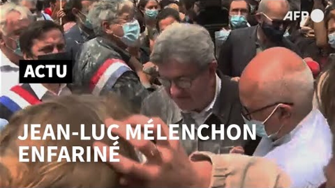 Défilé contre l'extrême droite: Mélenchon enfariné | AFP Images