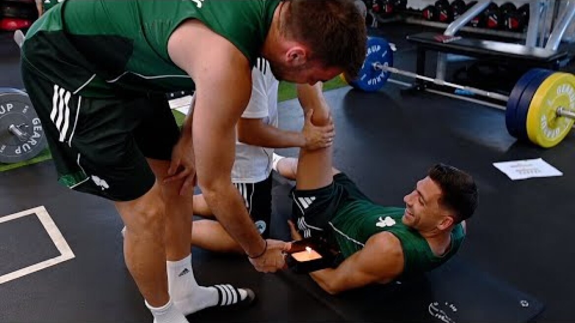 Η «τούρτα» έκπληξη του Φώτη στον εορτάζοντα Τάσο!