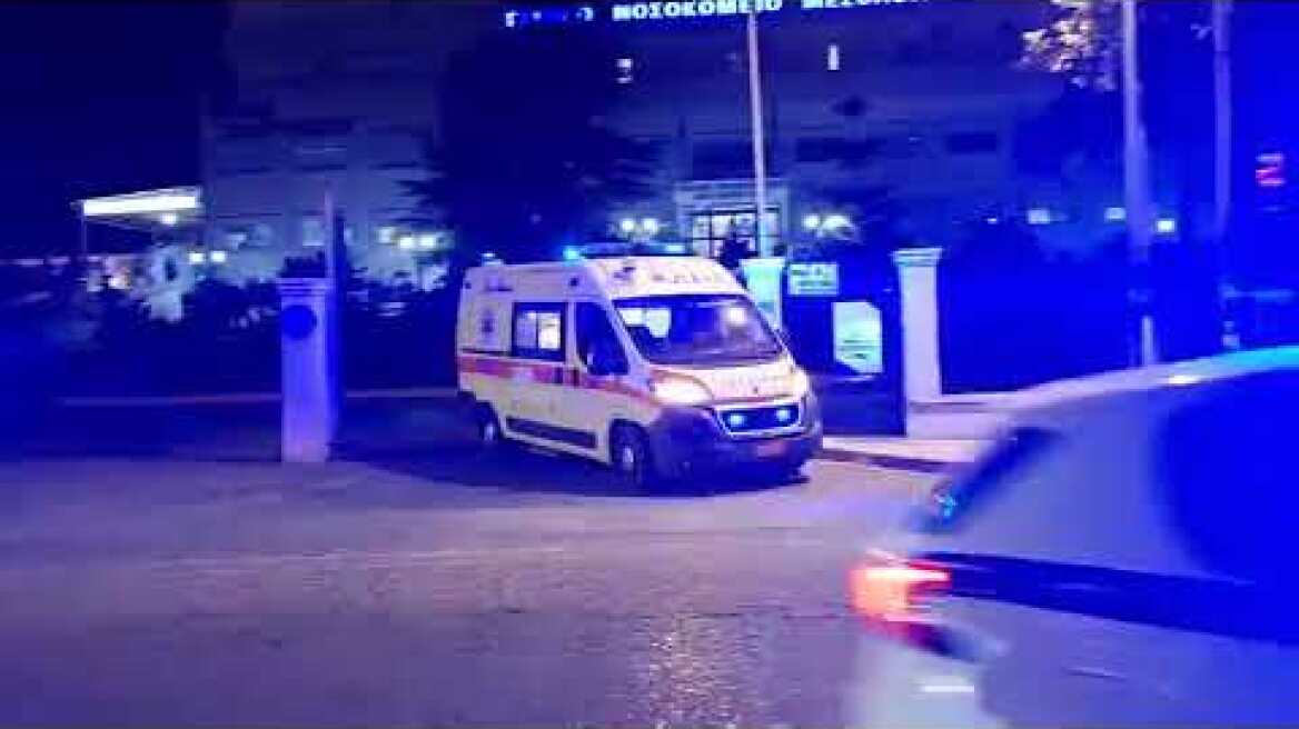 Η στιγμή της διακομιδής του 11χρονου από το Μεσολόγγι στο Ρίο συνοδεία της Αστυνομίας