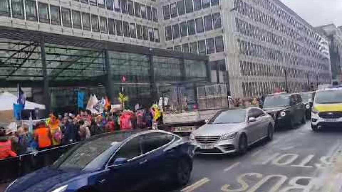 Λονδίνο : Στους δρόμους οι Λονδρέζοι για την Παγκόσμια ημέρα της γης