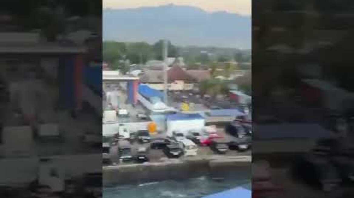 Caught On Camera: Terrifying Moment 7.7 Earthquake Strikes Indonesia | People Flee In Panic #Shorts