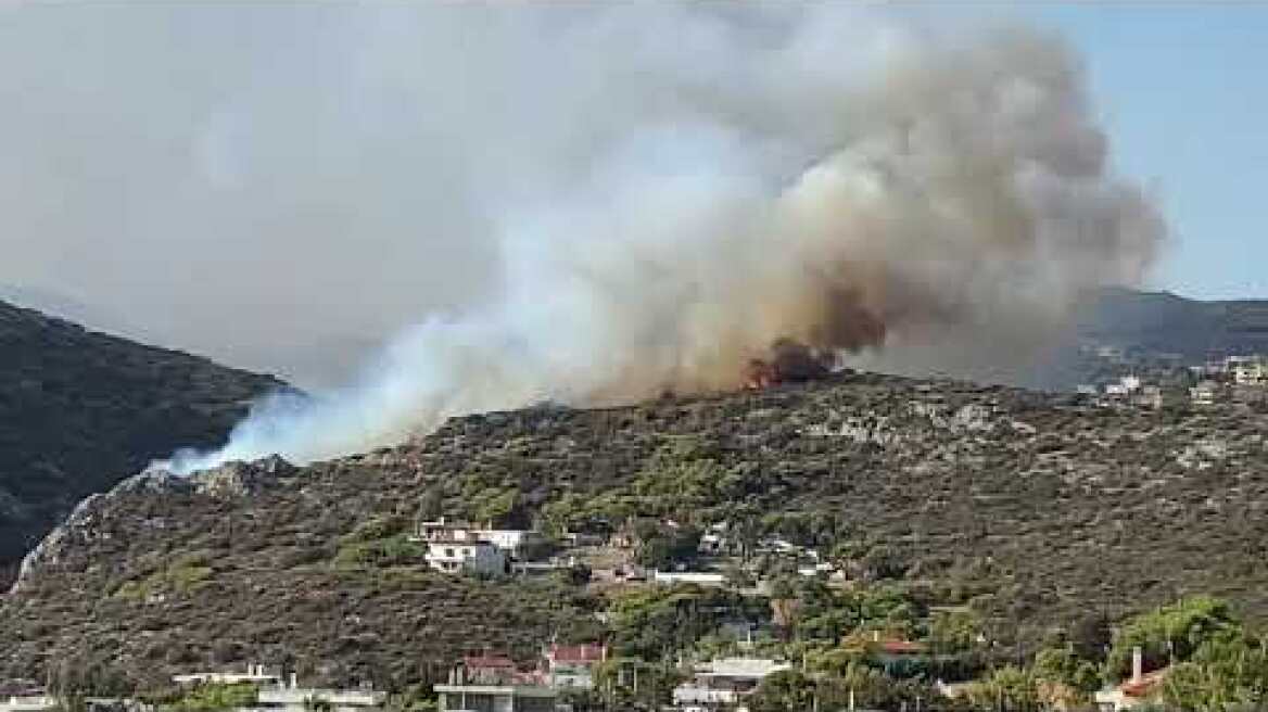 Φωτιά στον οικισμό Λάκκα Κερατέας 14/9/2021