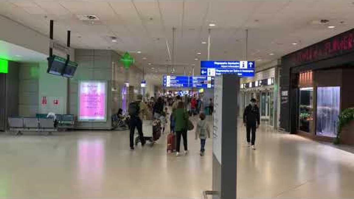 Άφιξη τουριστών στο αεροδρόμιο Ελ. Βενιζέλος