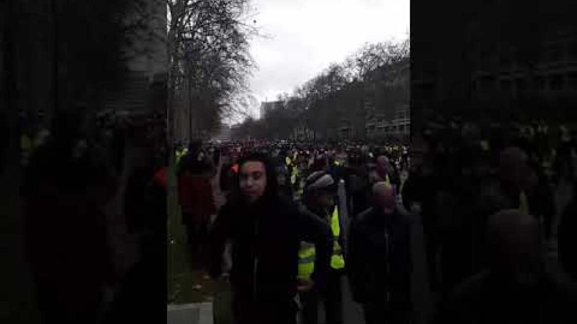 Πονοκέφαλος και για τους Βέλγους τα «κίτρινα γιλέκα»: 400 συλλήψεις στις Βρυξέλλες