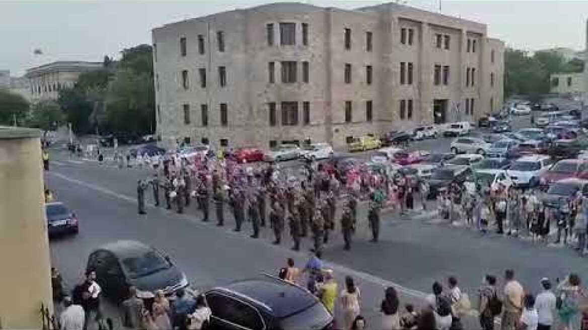 Υποστολή σημαίας (3)