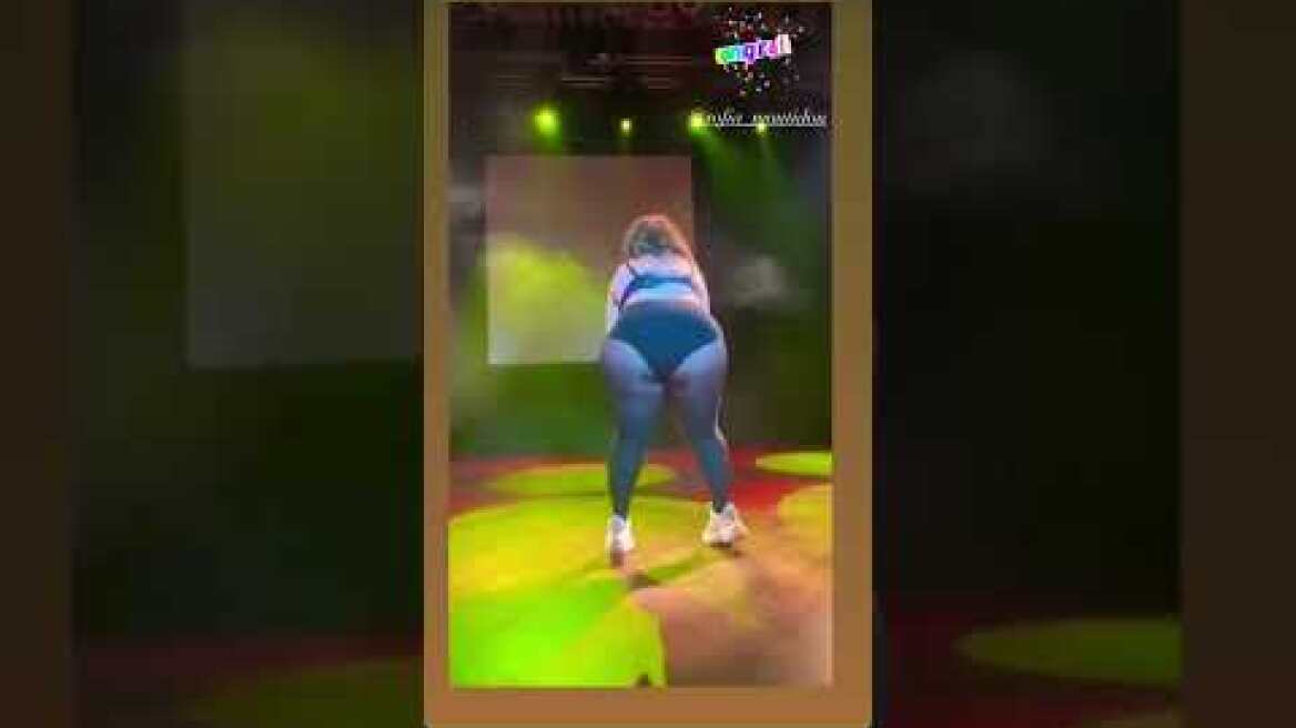 Η Σοφία Μουτίδου χορεύει το Holding Out Of a Hero