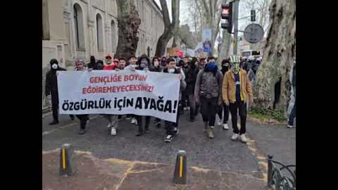 Πορεία φοιτητών από Μπεσίκτα προς Ταξίμ (1)