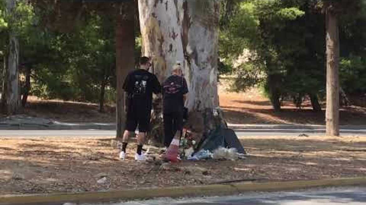 Τροχαίο Mad Clip - Τάμτα και Πάρης Κασιδόκωστας αφήνουν λουλούδια