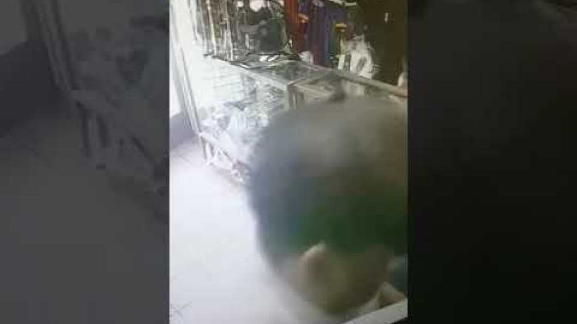 Asaltante golpea con bat a trabajadora en navojoa