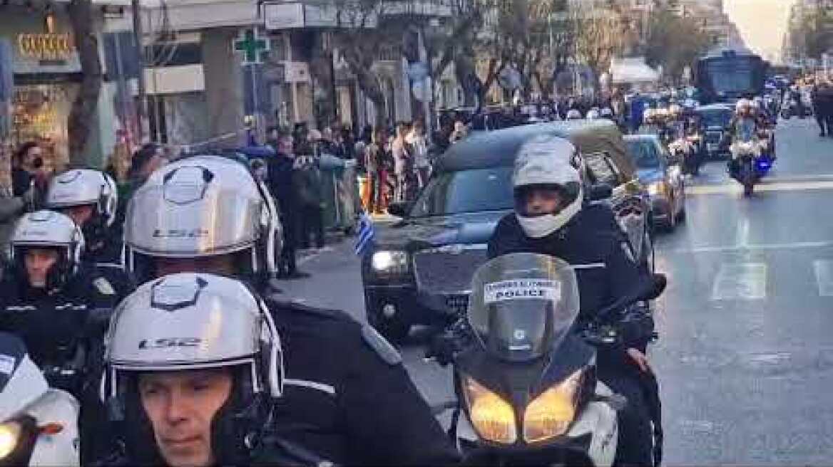 Η τεράστια πομπή από δεκάδες περιπολικά της ΕΛΑΣ