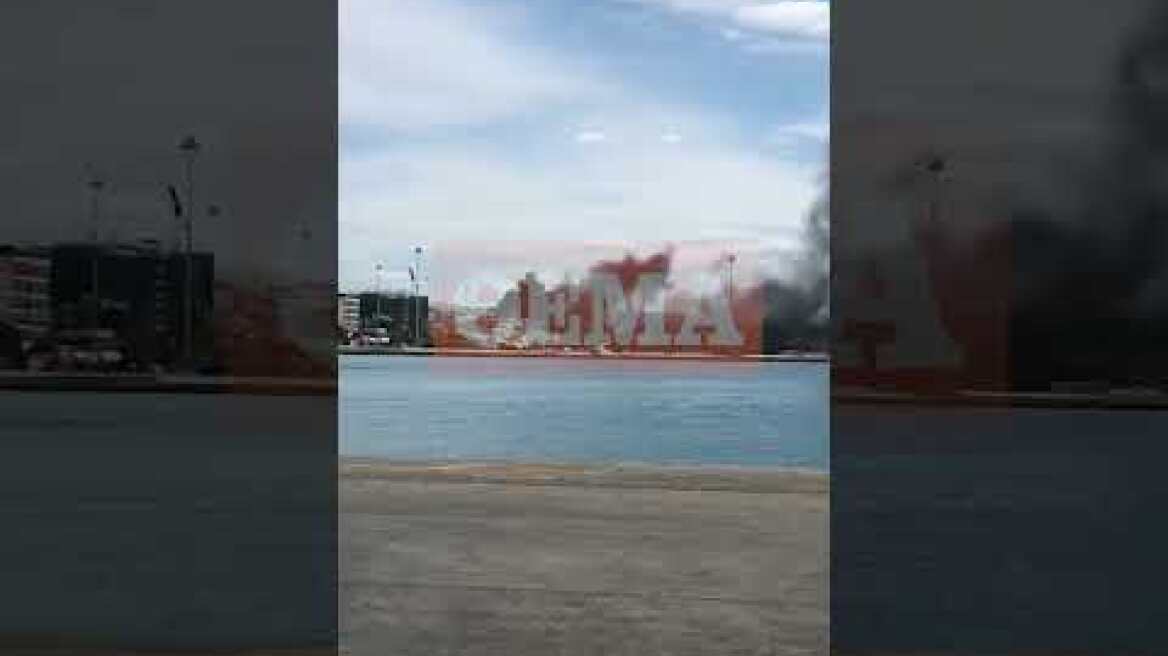 Πάτρα - καίγεται κατάστημα με ρούχα