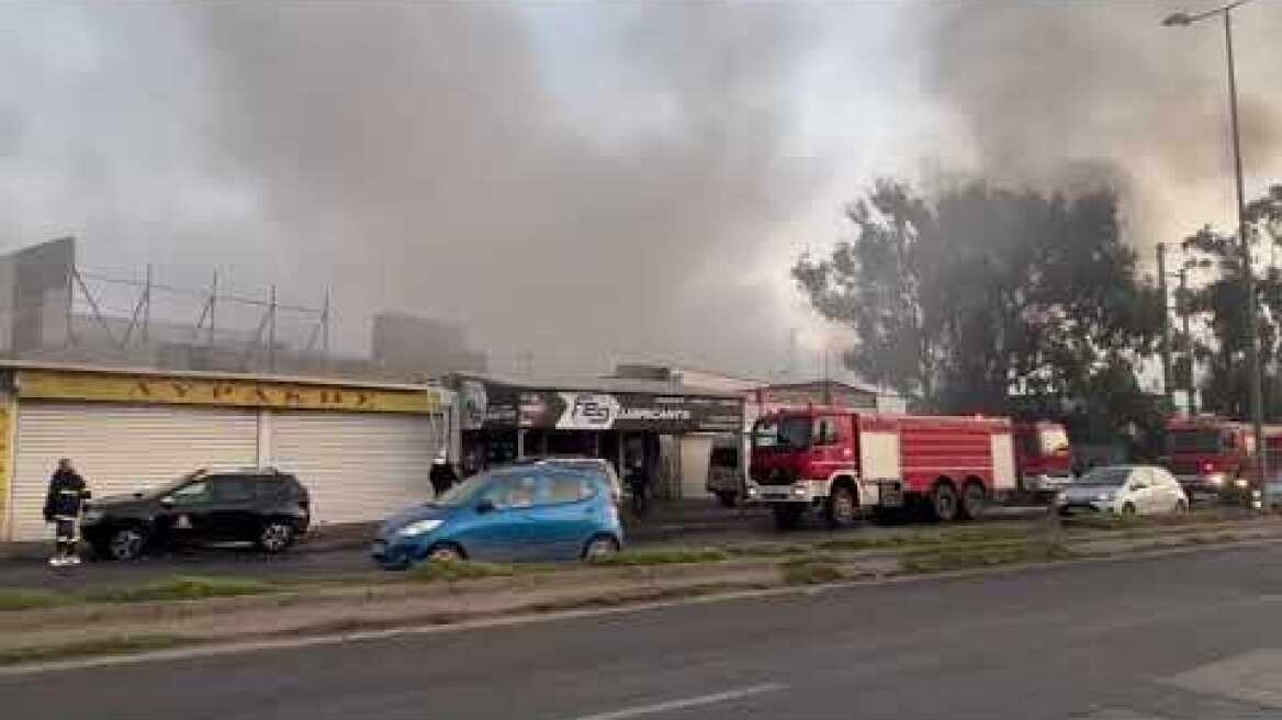 Φωτιά σε εργοστάσιο με πολυεστερικά στον Ασπρόπυργο 2