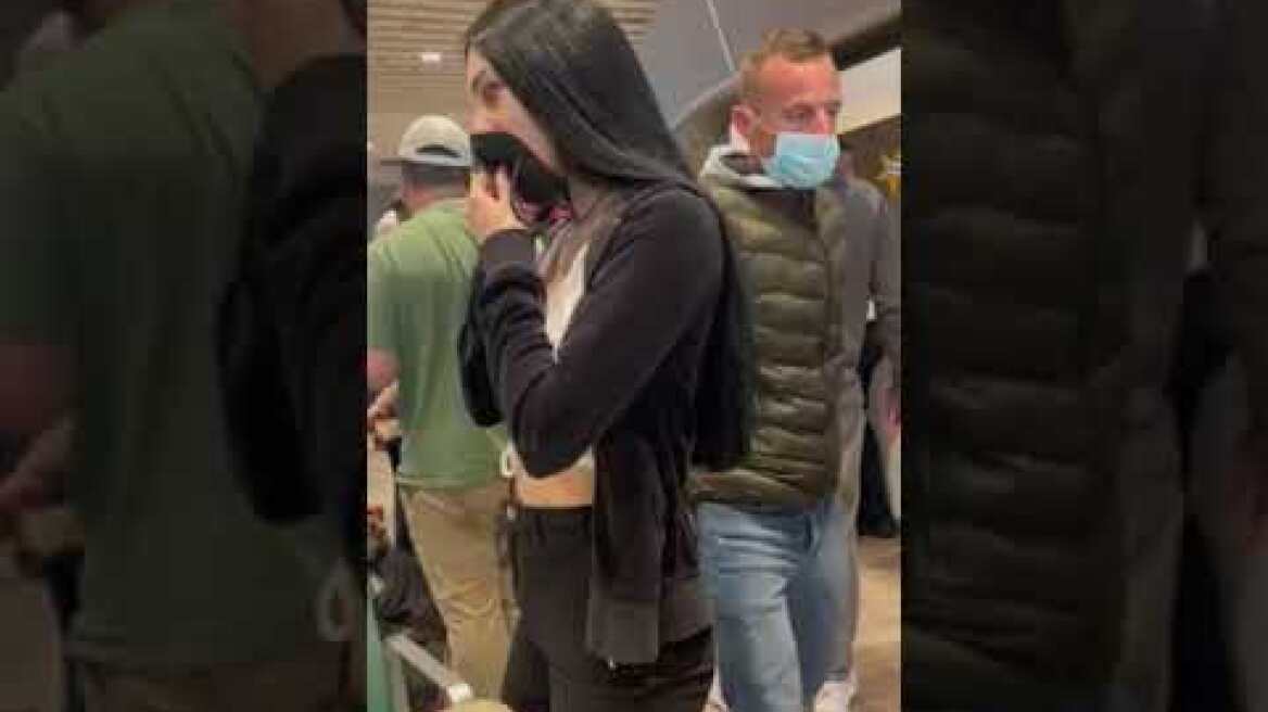 Διαμαρτυρία επιβατών στο πλοίο που πρασάραξε στο λιμάνι της Τήνου