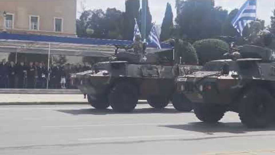 H μεγάλη στρατιωτική παρέλαση στην Αθήνα για την 25η Μαρτίου (3)