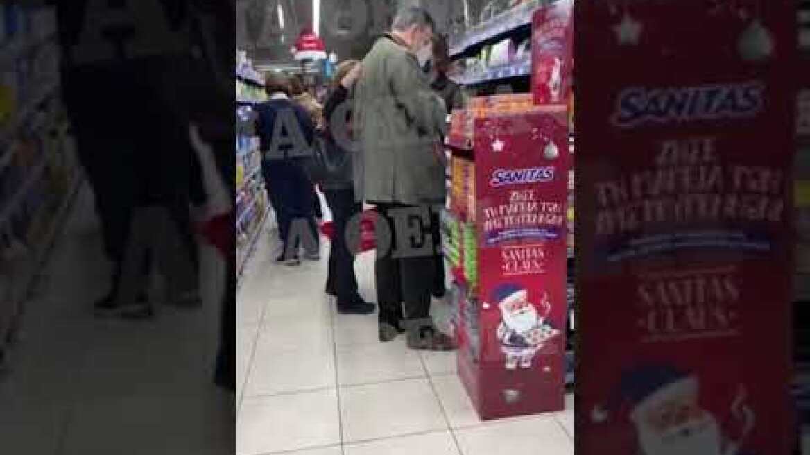 Με λίστα στο σούπερ μάρκετ ο Θόδωρος Σκυλακάκης για το χριστουγεννιάτικο τραπέζι 2