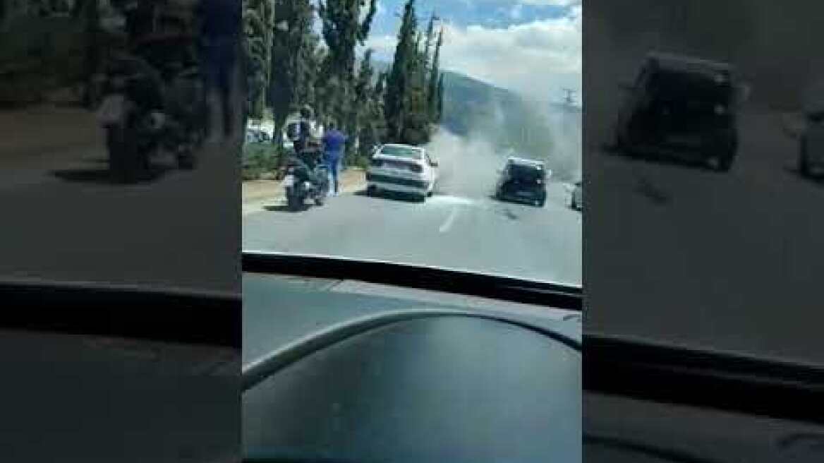 Φωτιά σε αυτοκίνητο στην Κατεχάκη (2)