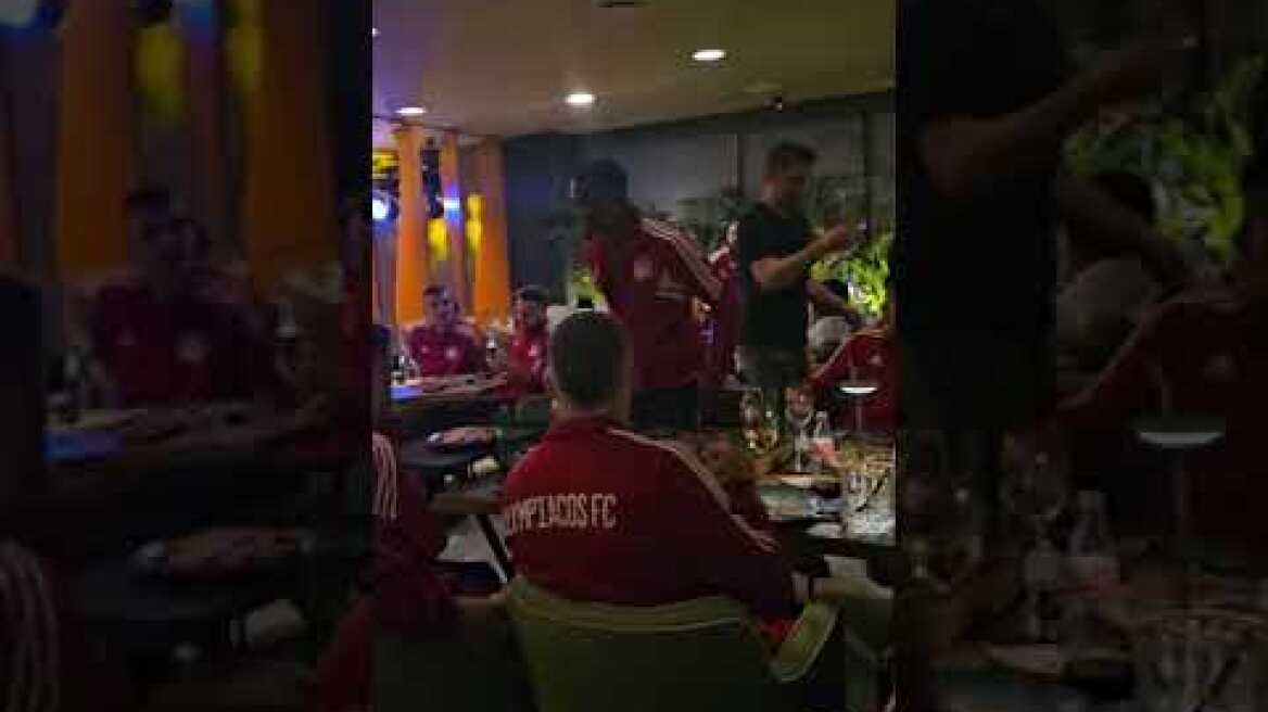 Οι παίκτες του Ολυμπιακού γευματίζουν στο "Καλά Καθούμενα" μετά τη νίκη επί της ΑΕΚ (3)