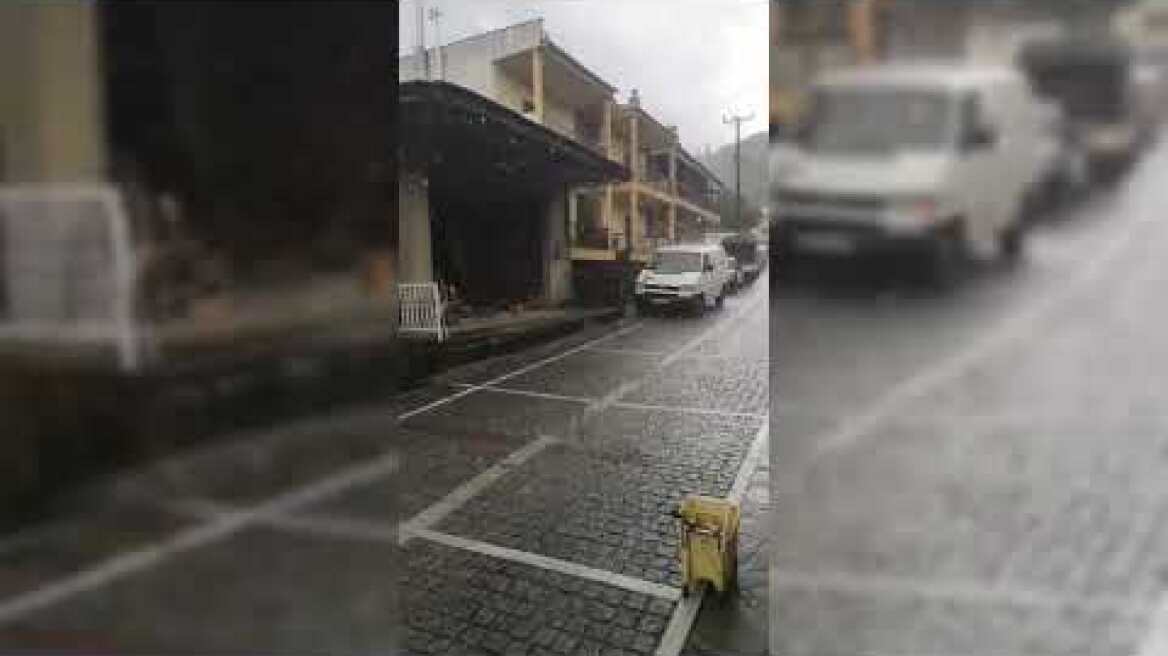 Πέφτει χαλάζι σε περιοχές της Ελασσόνας