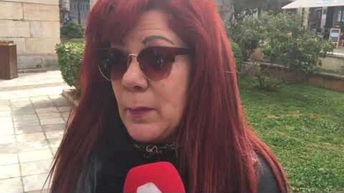 Βουτσάς δηλώσεις κόσμου έξω από τη Μητρόπολη