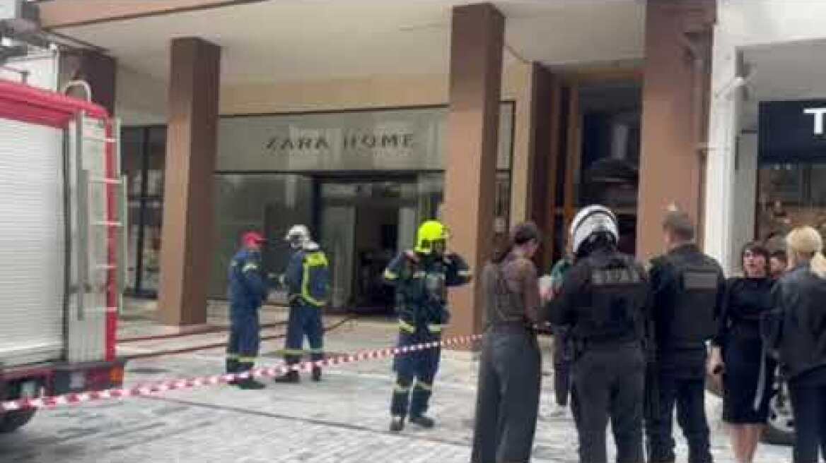 Φωτιά σε κατάστημα στο κέντρο της Πάτρας (2)