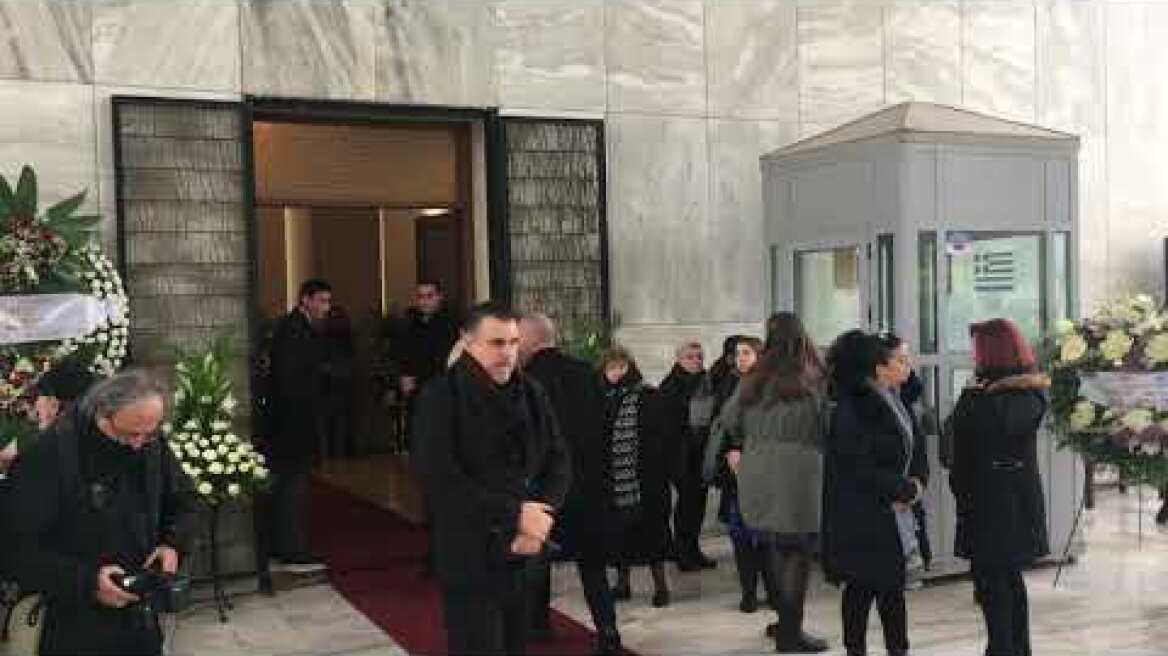 Ο Βαρουφάκης στην κηδεία του Μικρούτσικου