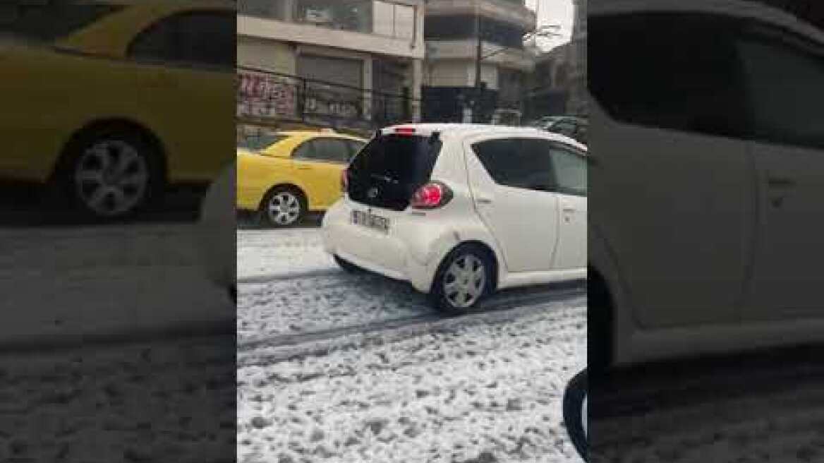 Έντονη χαλαζόπτωση στο κέντρο της Αθήνας