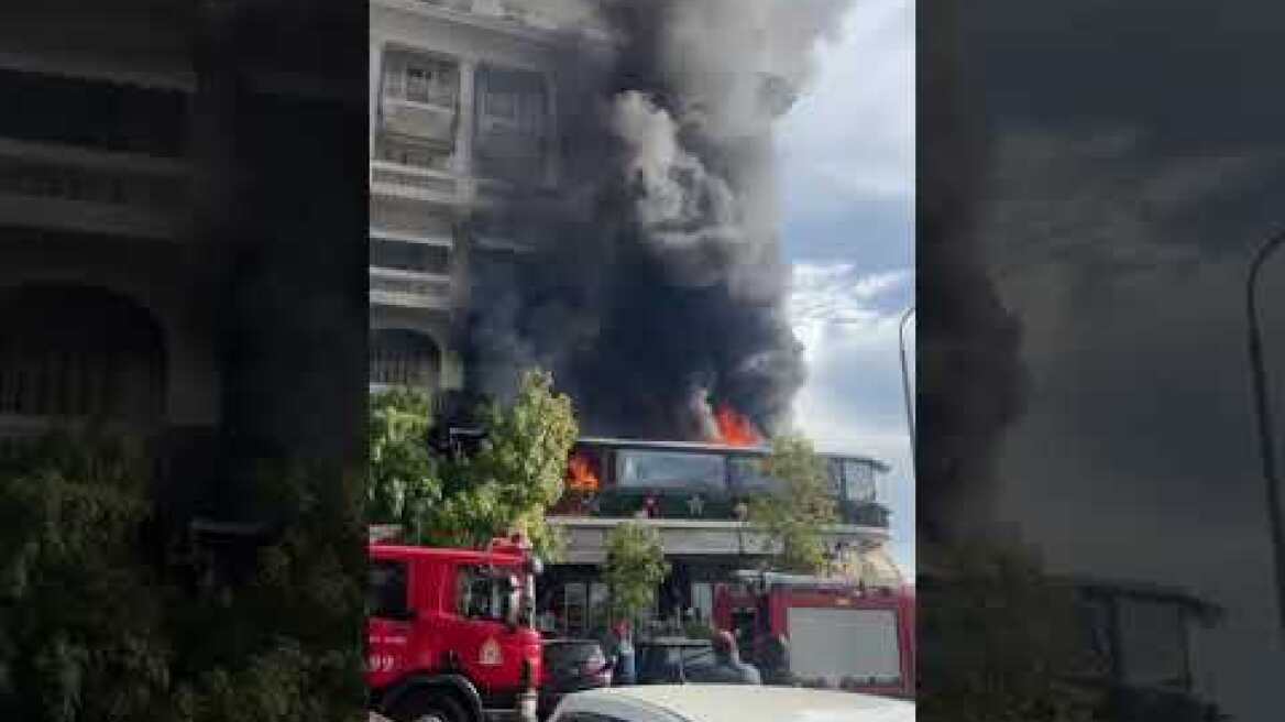 φωτιά σε καφετέρια στη Λεωφόρο Νίκης στη Θεσσαλονίκη