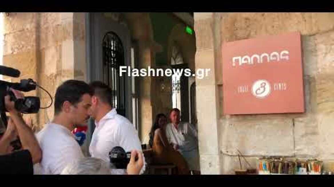 Ο Στέφανος Κασσελάκης και ο Τάιλερ Μακμπέθ στα Χανιά