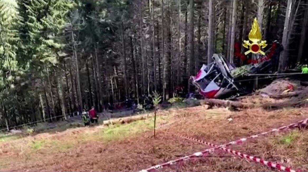 Police arrest three over Italian cable car disaster