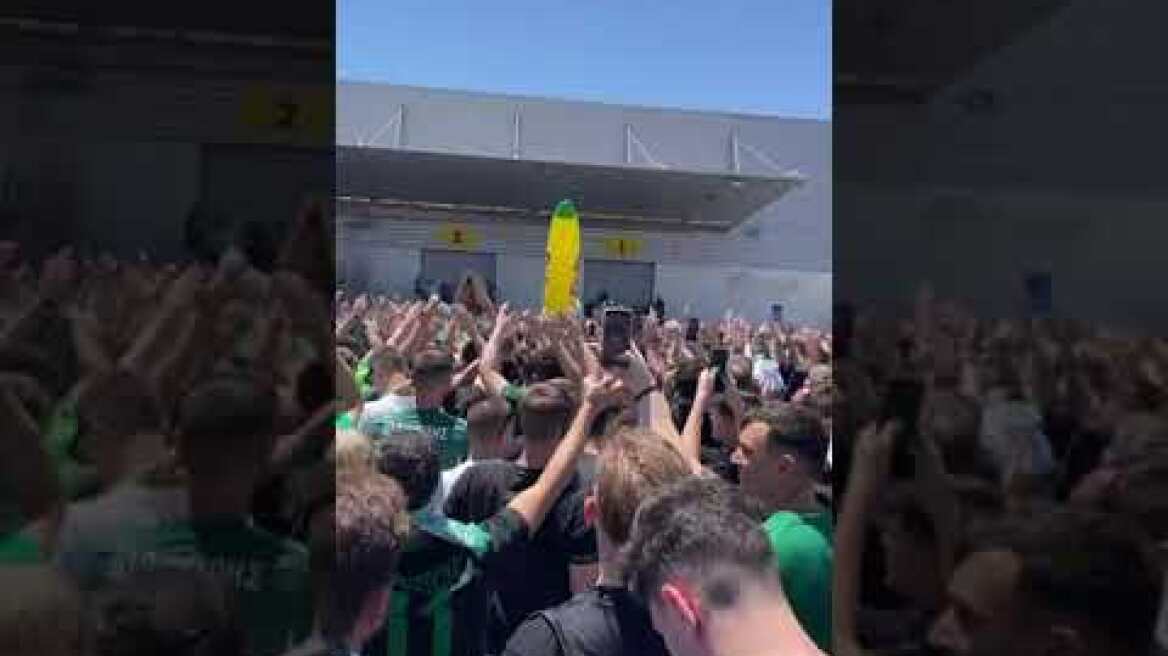 Στο αεροδρόμιο έχουν συγκεντρωθεί οι οπαδοί του Παναθηναϊκού