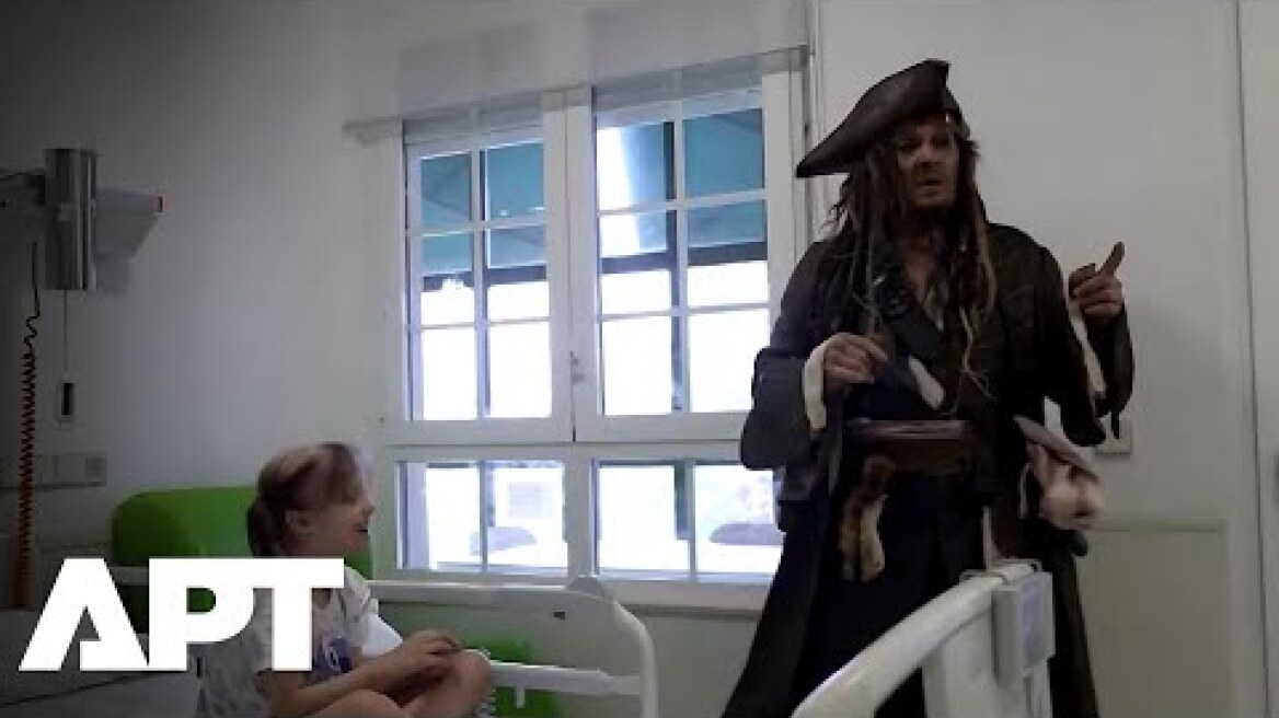 Jack Sparrow Visits Madrid Hospital – Depp Brings Joy to Young Fans | APT