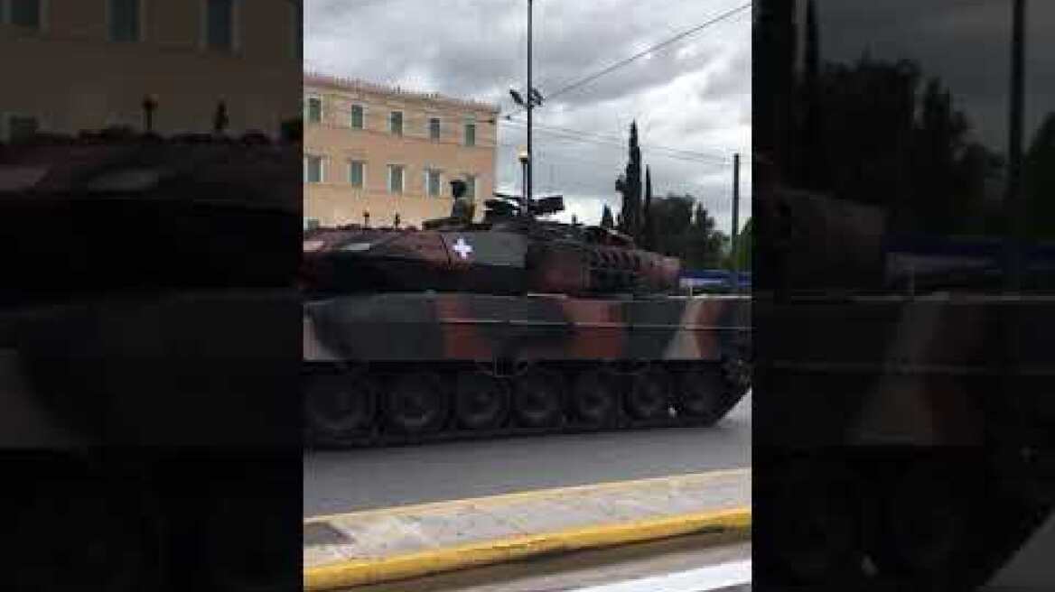 Η μεγάλη στρατιωτική παρέλαση στην Αθήνα για την επέτειο της 25ης Μαρτίου (4)