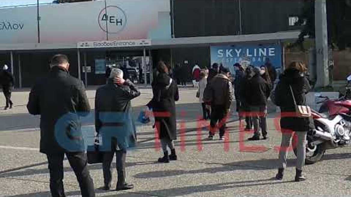 ουρά για rapid test  στη ΔΕΘ