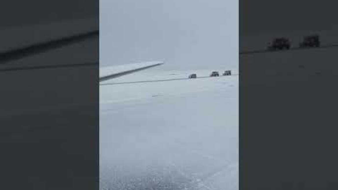 Αεροδρόμιο Ελευθέριος Βενιζέλος - Δίνουν μάχη για να ανοίξουν τον διάδρομο