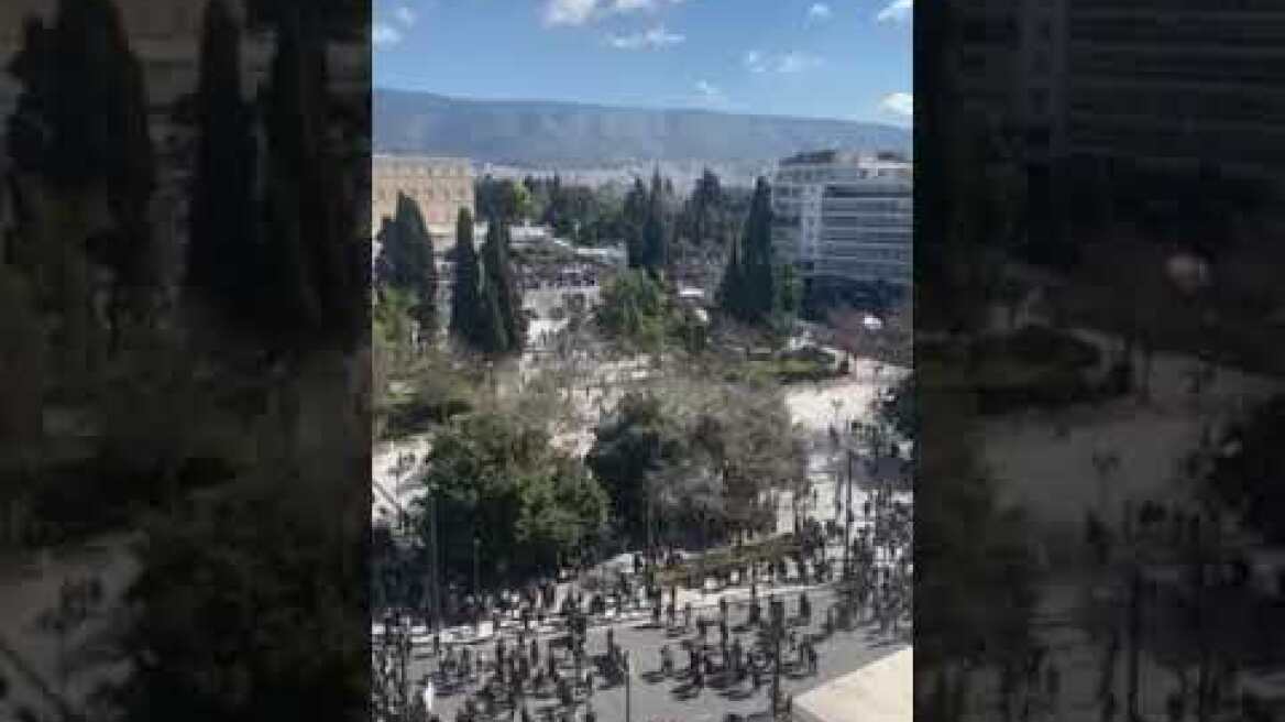 Απεργία σήμερα: Σε εξέλιξη τα συλλαλητήρια στο κέντρο της Αθήνας για την τραγωδία για τα Τέμπη (1)