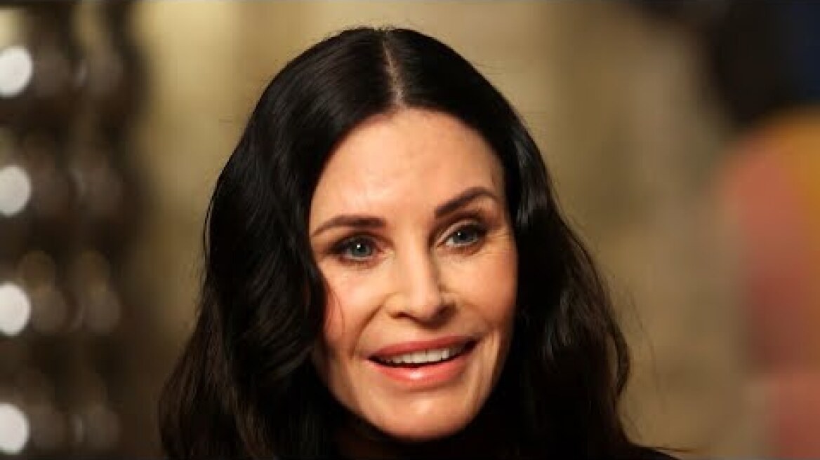 Courteney Cox Doesn't Remember Filming FRIENDS!