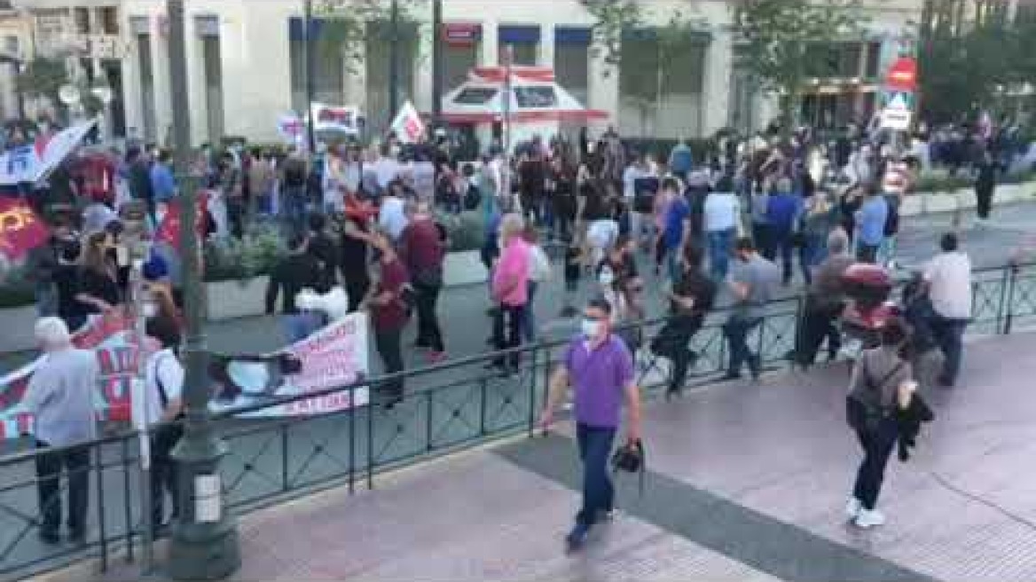 Κλειστή η Πανεπιστημίου, συλλαλητήριο του ΠΑΜΕ κατά του εργατικού νομοσχεδίου