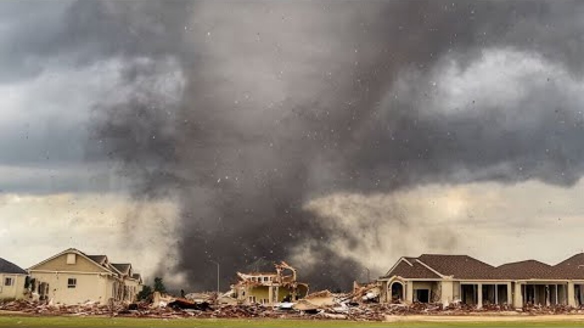 Huge Tornado Strikes North Texas! Cars & Houses Destroyed – City in Ruins