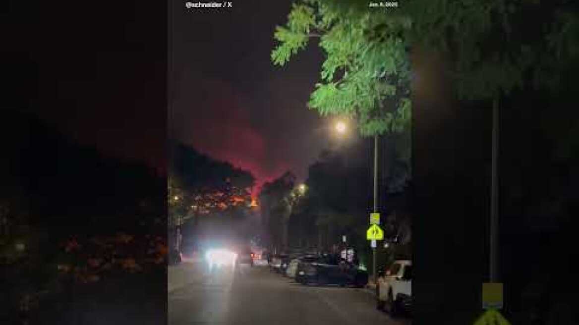 New fire erupts in LA's Hollywood Hills near Runyon Canyon