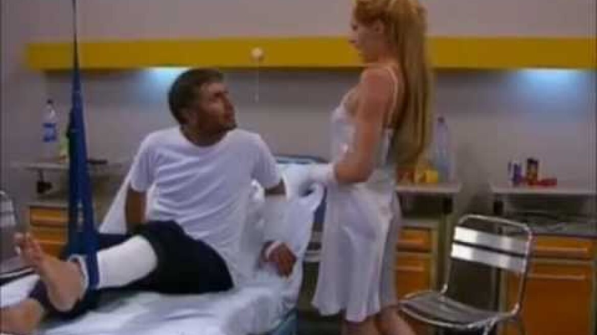 Δύο ξένοι - Το χαστούκι του Κωνσταντίνου στην Μαρίνα