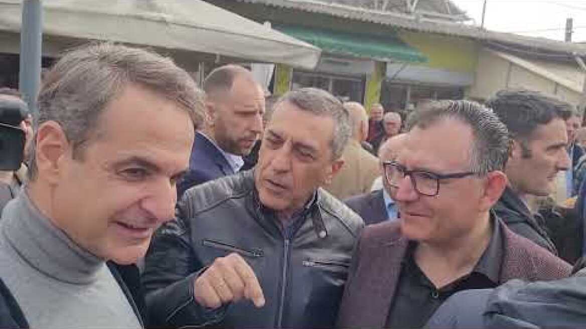 Ο Μητσοτάκης συνομιλεί με Κουρετα και Κουκούτση