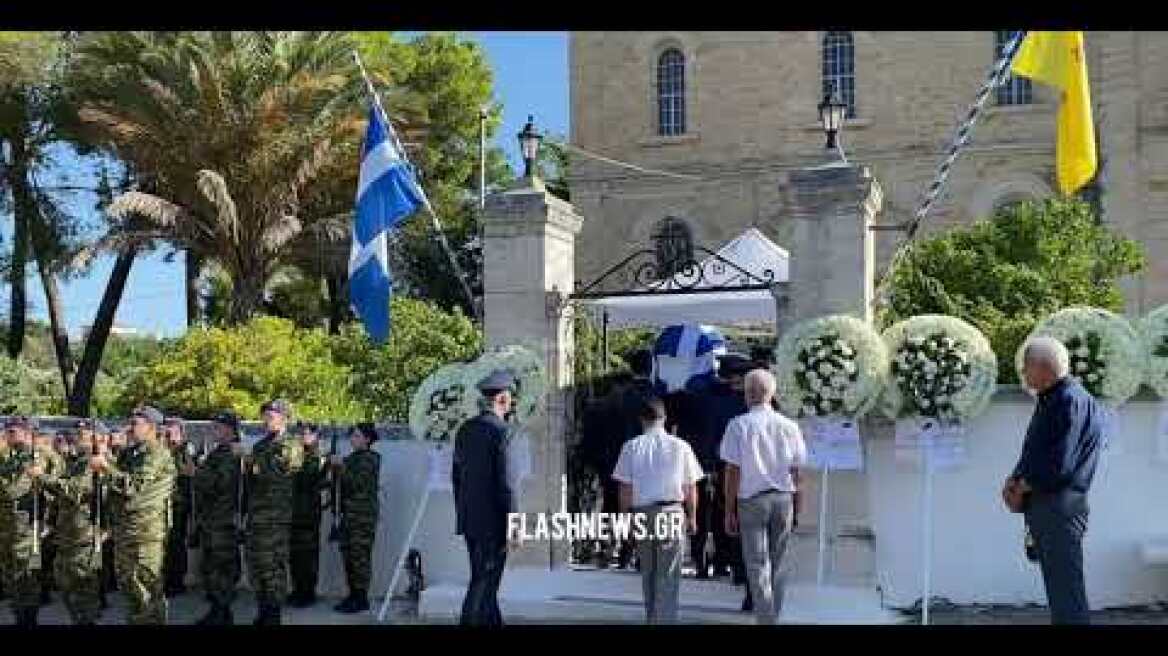 Συντριβή Canadair: Έλευση της σορού του σμηναγού Χρήστου Μουλά στην εκκλησία