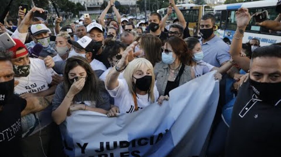 Caos en la marcha por la muerte de Maradona: Claudia, Dalma y Gianina en la movilización