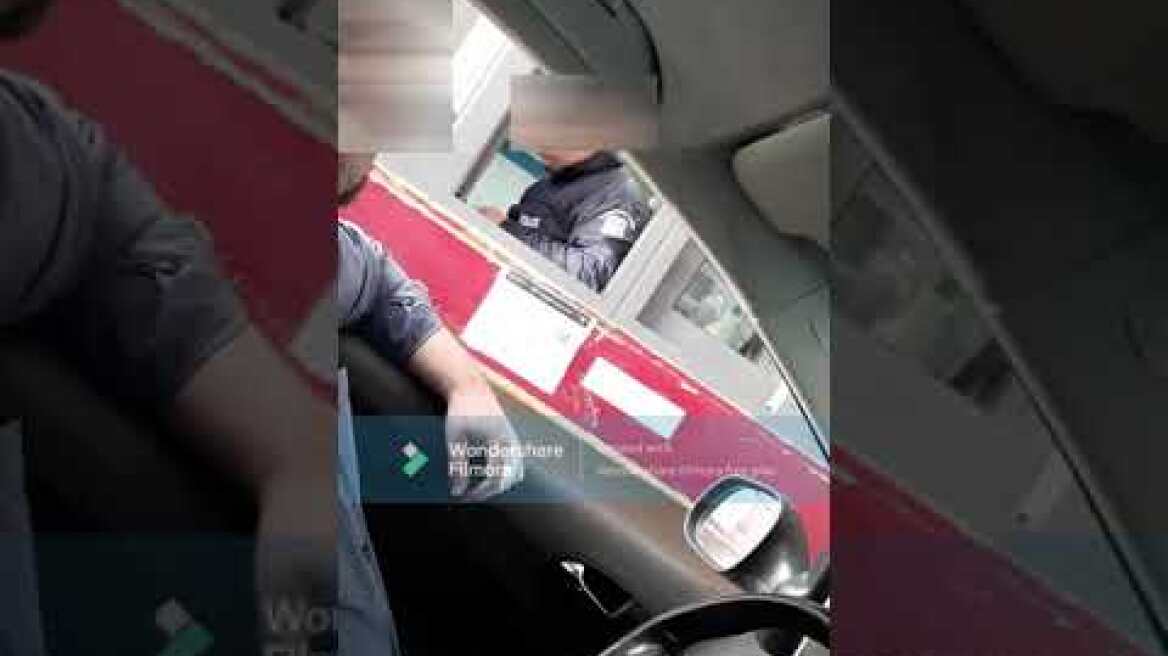 Παρακάτω βίντεο από αυτοκίνητο που επιστρέφει Ελλάδα από τον συνοριακό σταθμό Ευζώνων