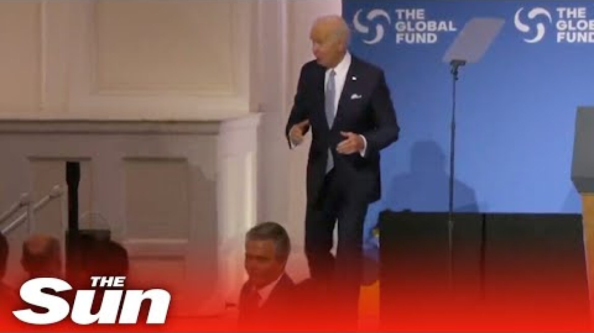 President Biden appears to get -lost- while leaving the stage at UN Assembly