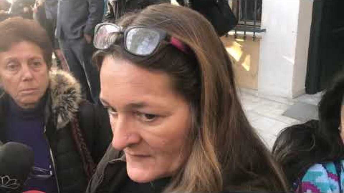 Κάτοικος Μανδρας μιλά στο protothema.gr στην Ευελπίδων