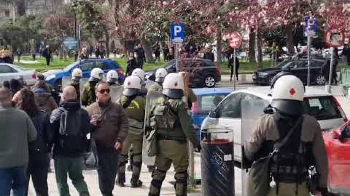 Thestival.gr Ένταση στην πορεία για τα Τέμπη