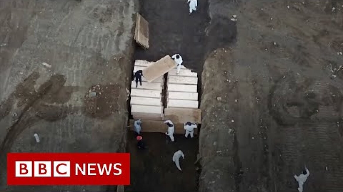 Coronavirus:  mass grave in New York - facing world's highest death rate  - BBC News