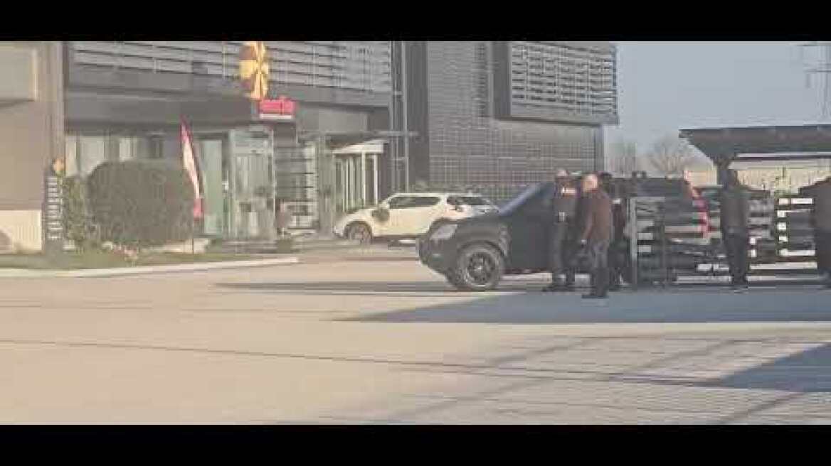 Ψάχνουν για βιολογικό υλικό στα συντρίμμια του εργοστασίου της Βιολάντα (1)