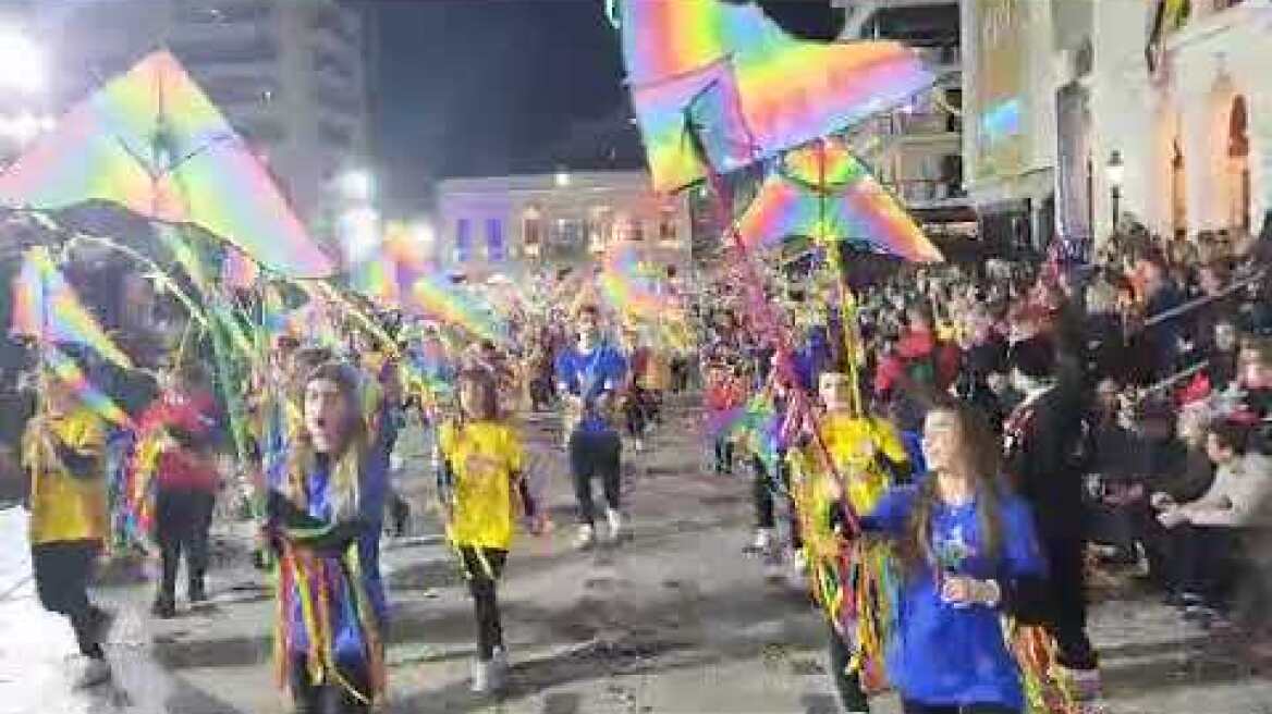 Πατρινό Καρναβάλι 2024: Η Νυχτερινή Ποδαράτη Παρέλαση